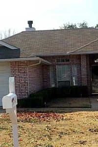 Three bedroom brick home for lease. Quite neighborhood close to school. Central heat and air. Beautiful covered porch and two-tier back yard for BBQ.
